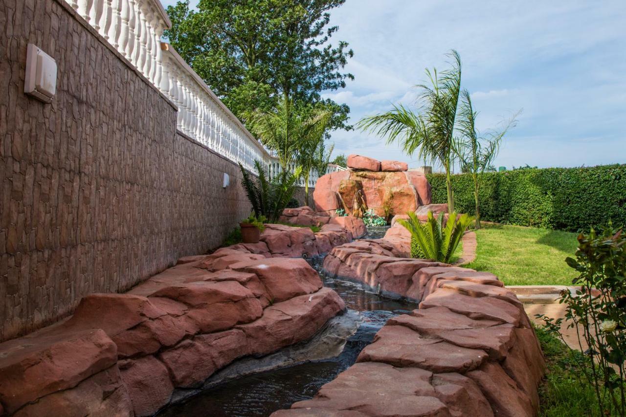Ekupholeni Garden Villas มันซีนี ภายนอก รูปภาพ