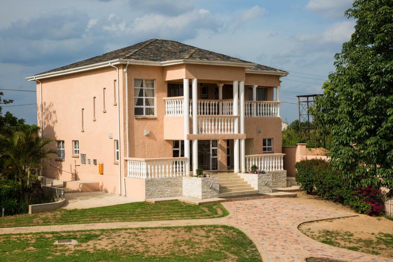 Ekupholeni Garden Villas มันซีนี ภายนอก รูปภาพ